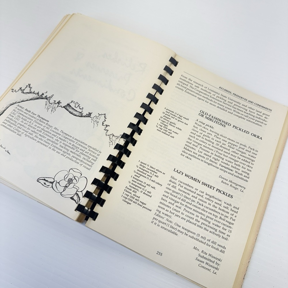 Louisiana Tiger Bait Cajun Creole Cookbook LSU 1976 Alumni 1st Ed Print Clean - Picture 9 of 11
